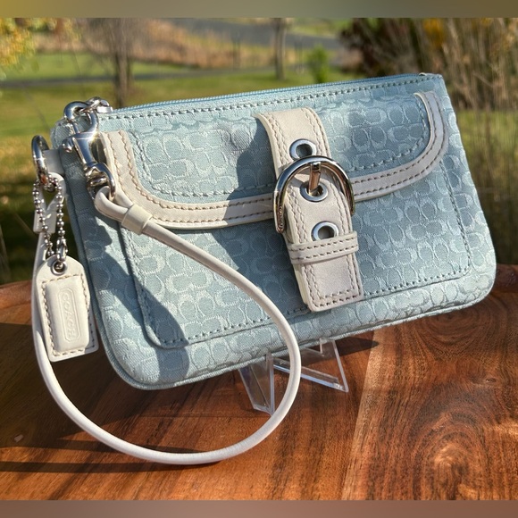 Coach Signature Soho Baby Blue Wristlet Clutch EUC Rare - Picture 16 of 17